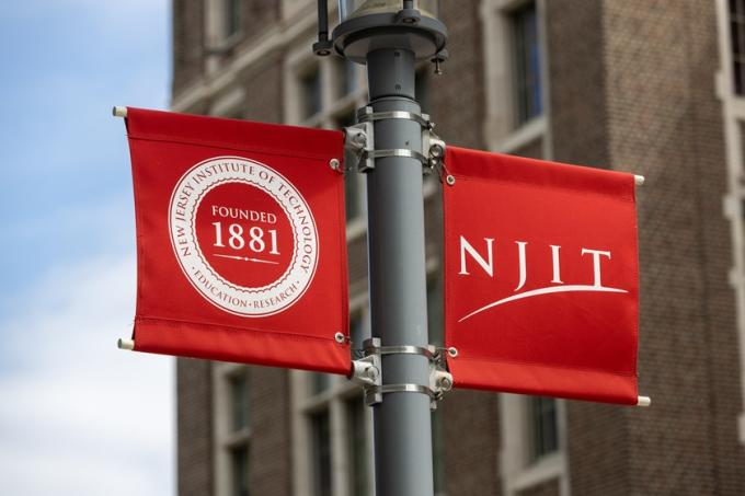 njit campus light pole
